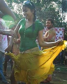 13P Sexy Indian girls playing Holi (100% real)