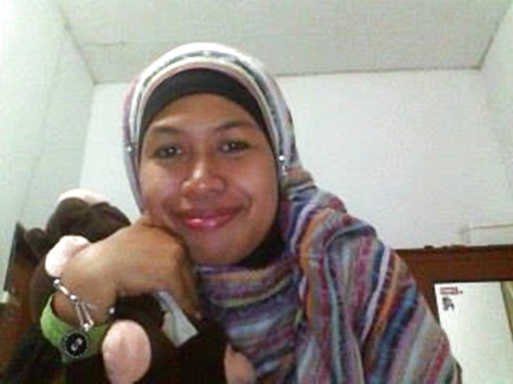 9P Indonesian hijab milf