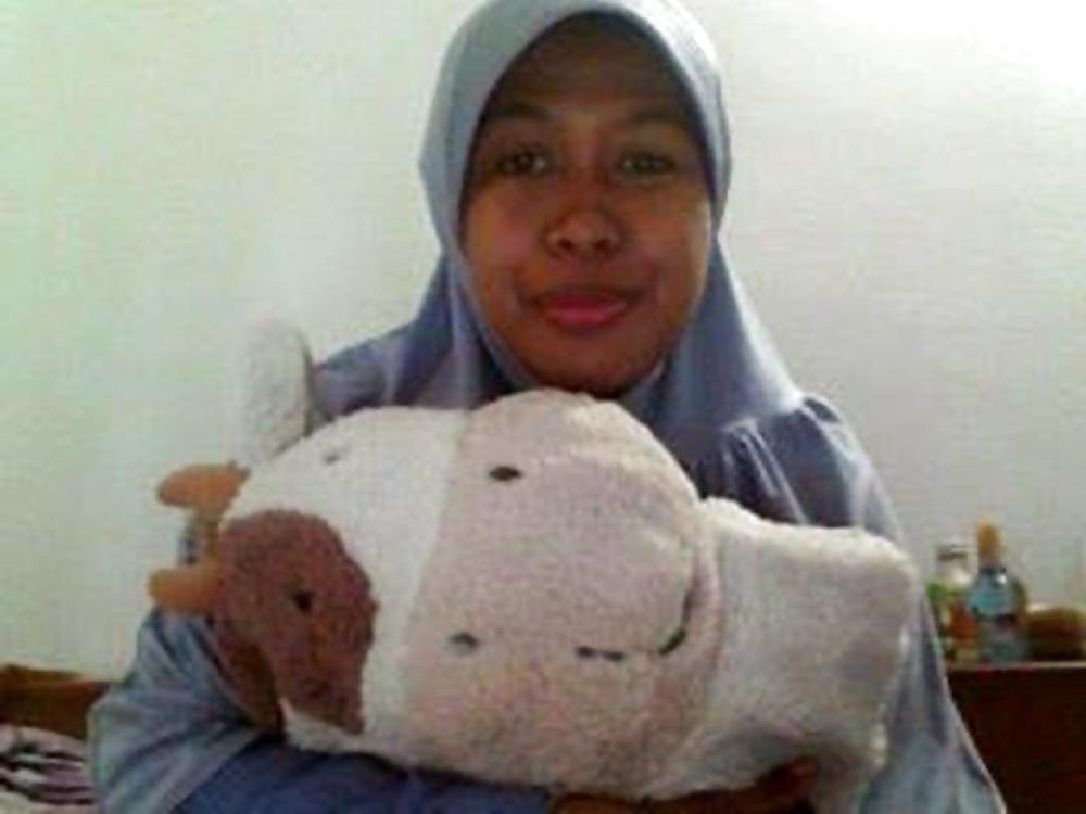 9P Indonesian hijab milf