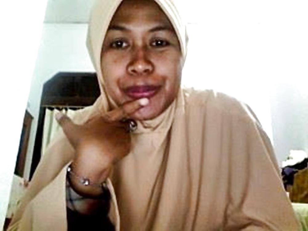 9P Indonesian hijab milf