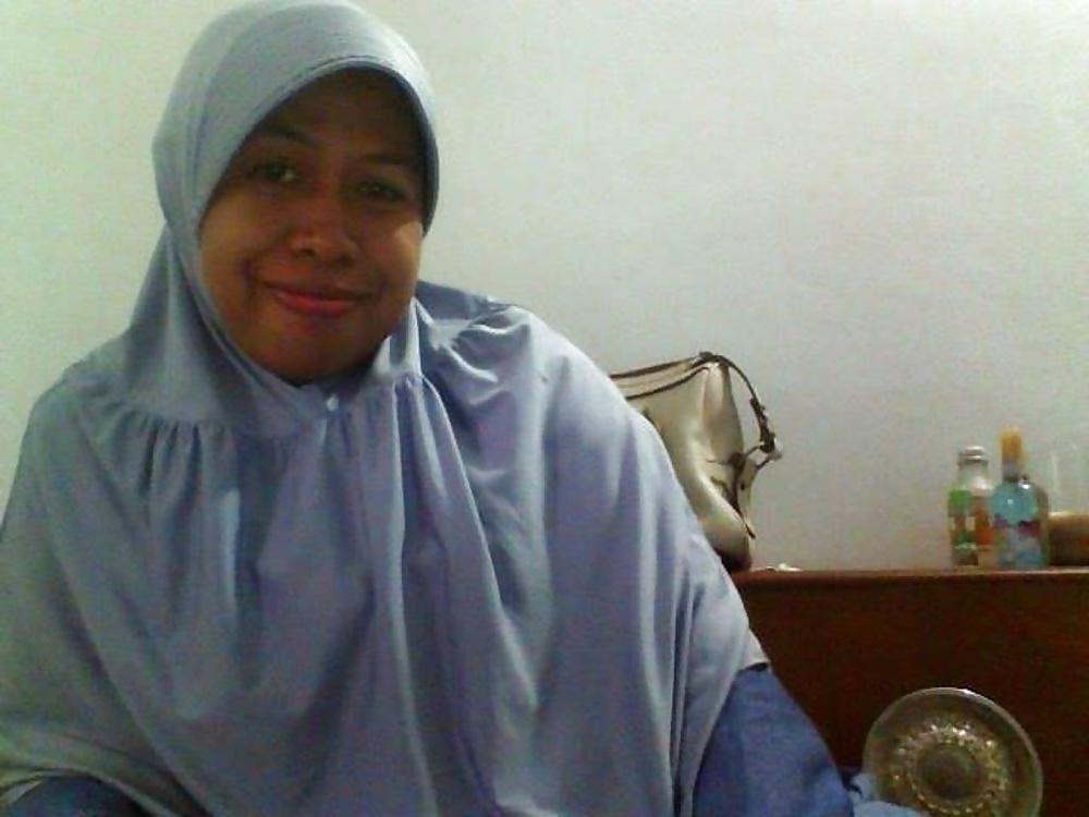 9P Indonesian hijab milf