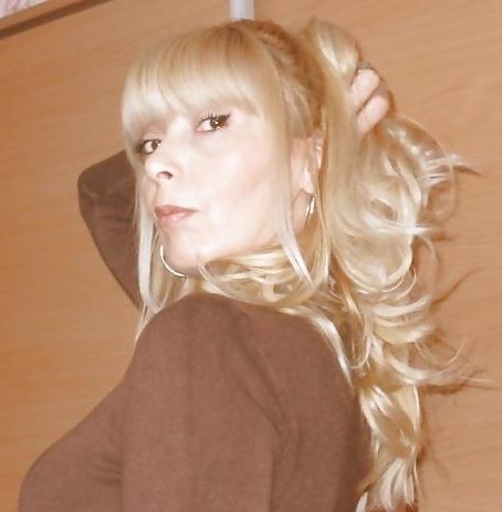 25P Serbian MILF Ivana R.