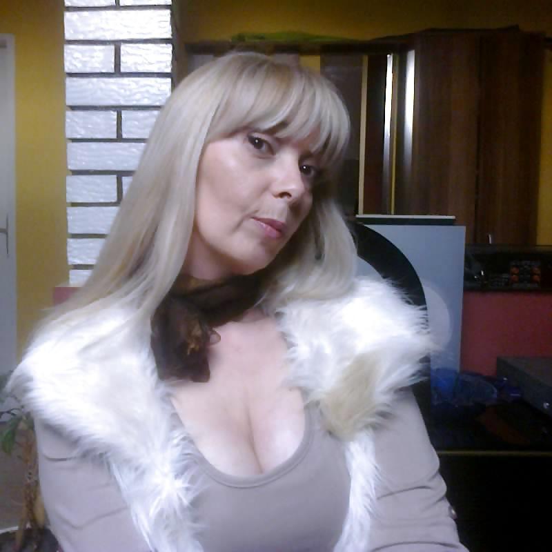 25P Serbian MILF Ivana R.