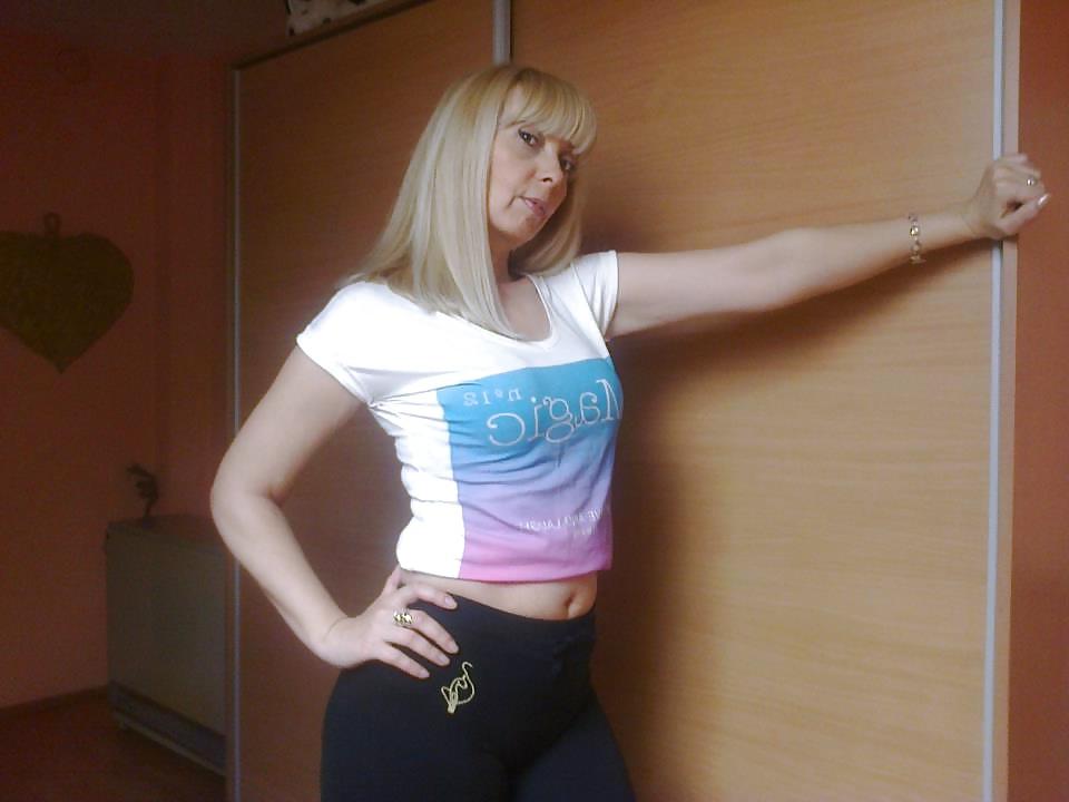 25P Serbian MILF Ivana R.