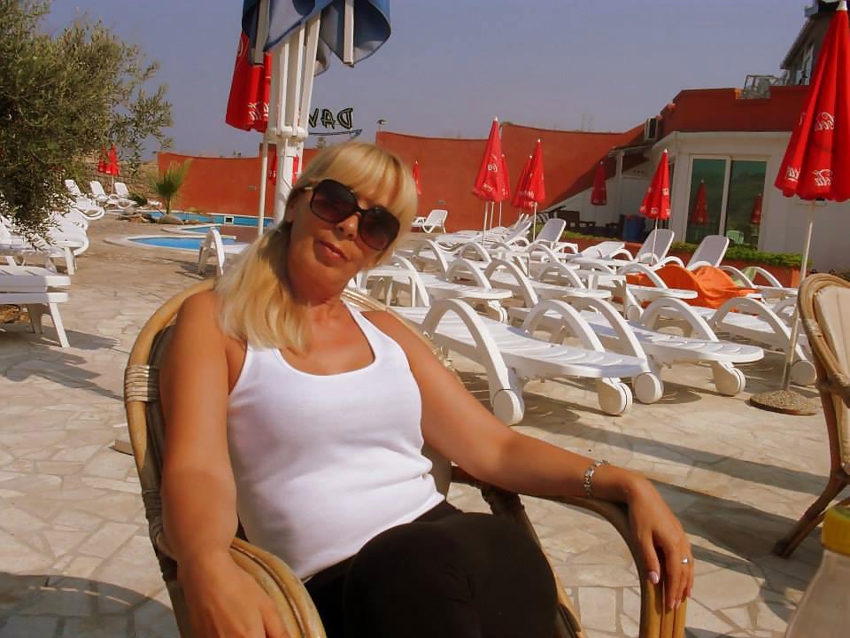 25P Serbian MILF Ivana R.