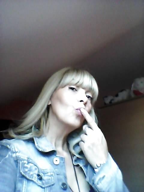 25P Serbian MILF Ivana R.
