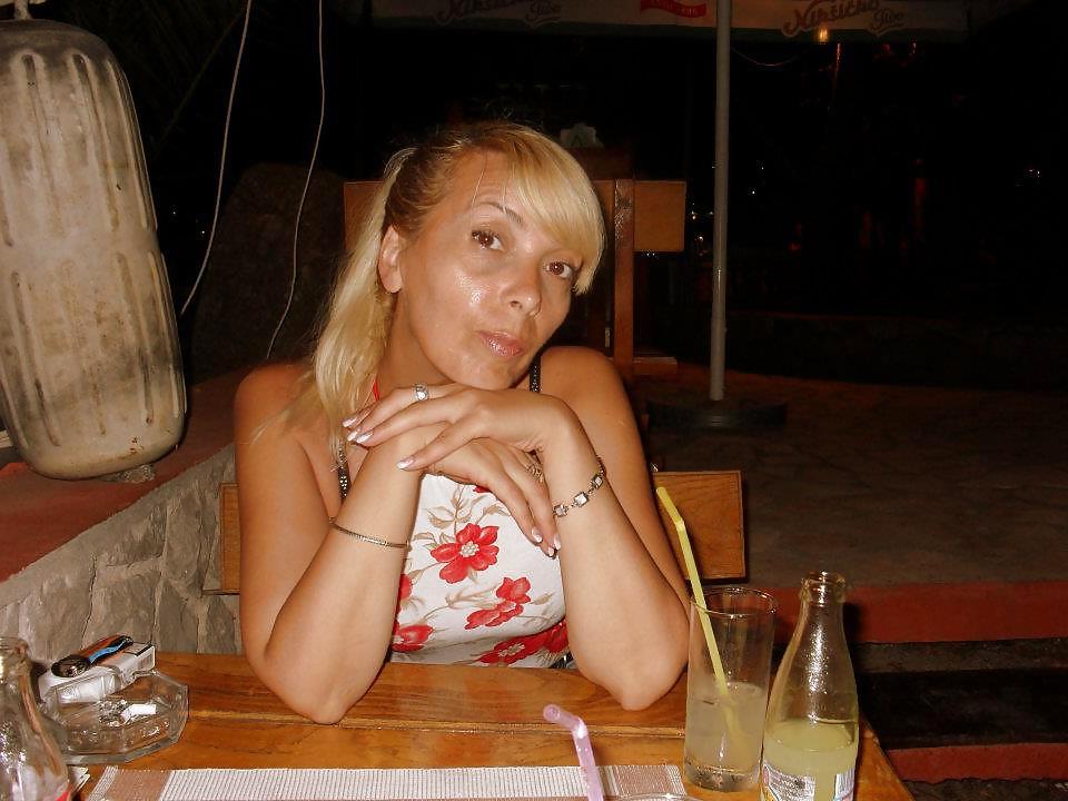 25P Serbian MILF Ivana R.