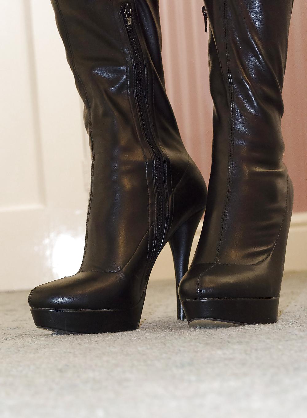 25P Leather Boots 1