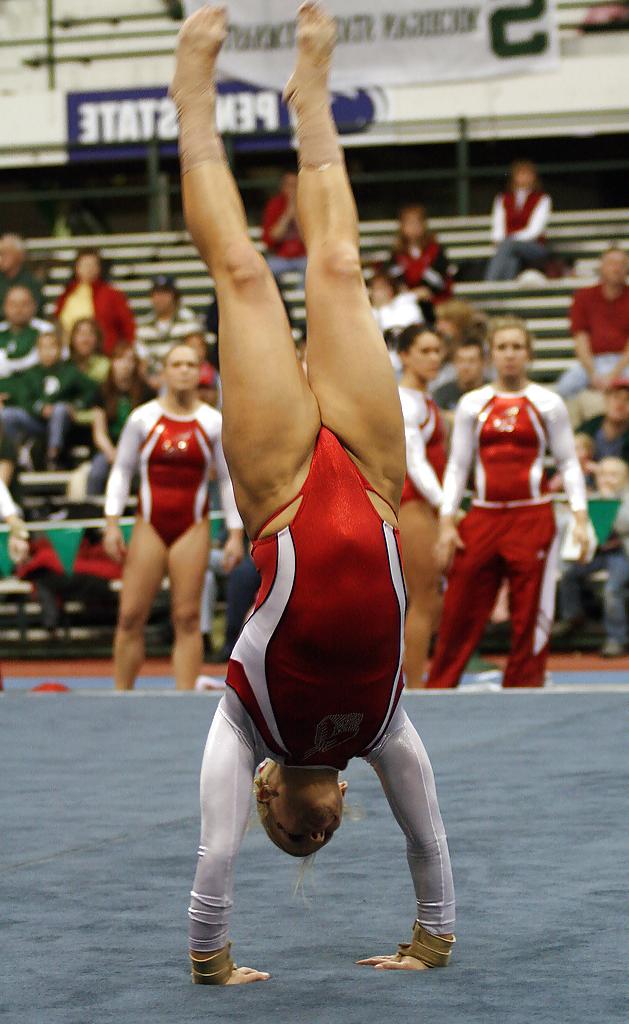 25P Sporty babes - gymnasts