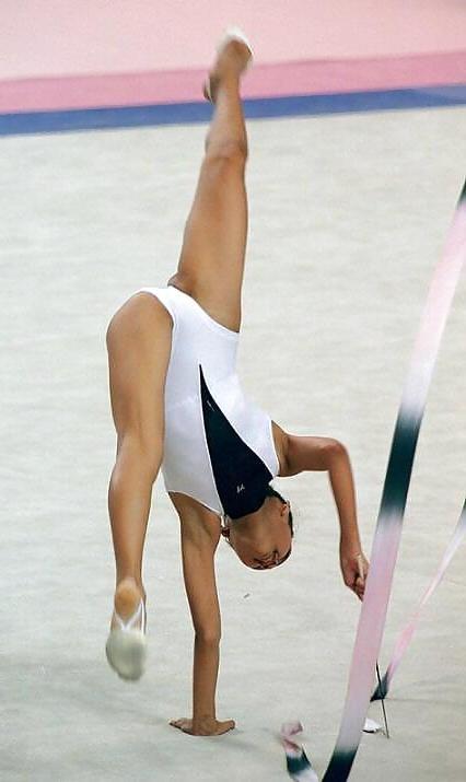 25P Sporty babes - gymnasts