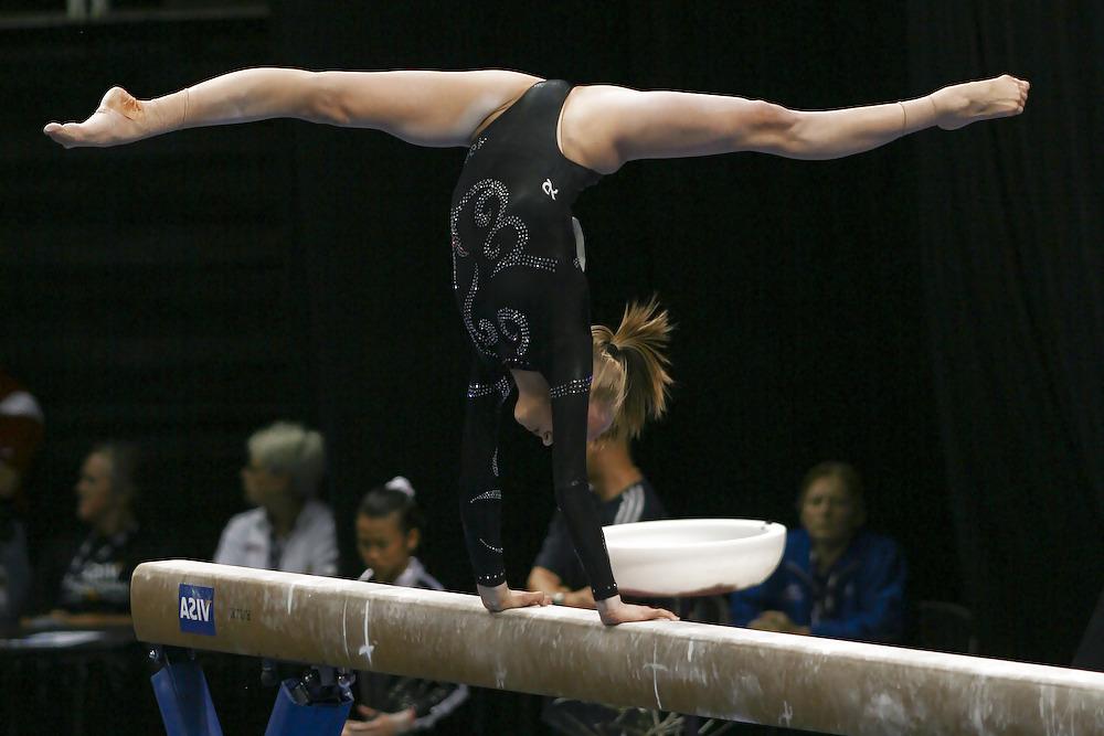 25P Sporty babes - gymnasts