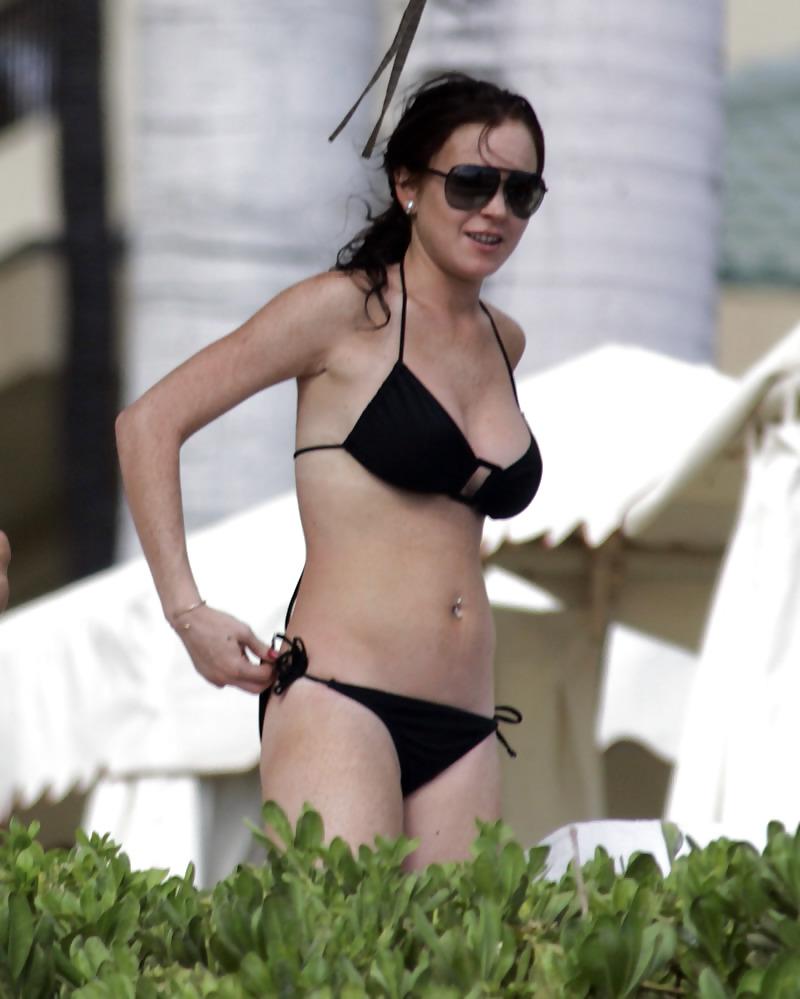 24P Lindsay Lohan exposing tit while caught in bikini!