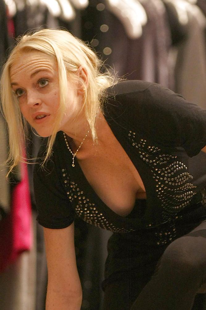 24P Lindsay Lohan exposing tit while caught in bikini!
