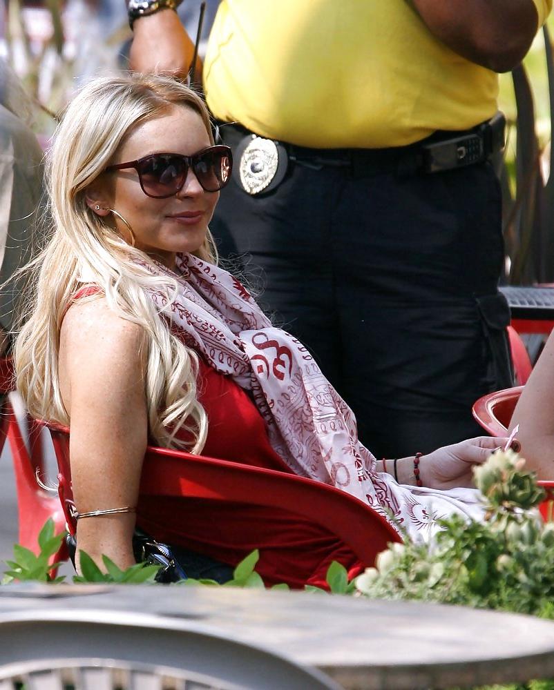 24P Lindsay Lohan exposing tit while caught in bikini!