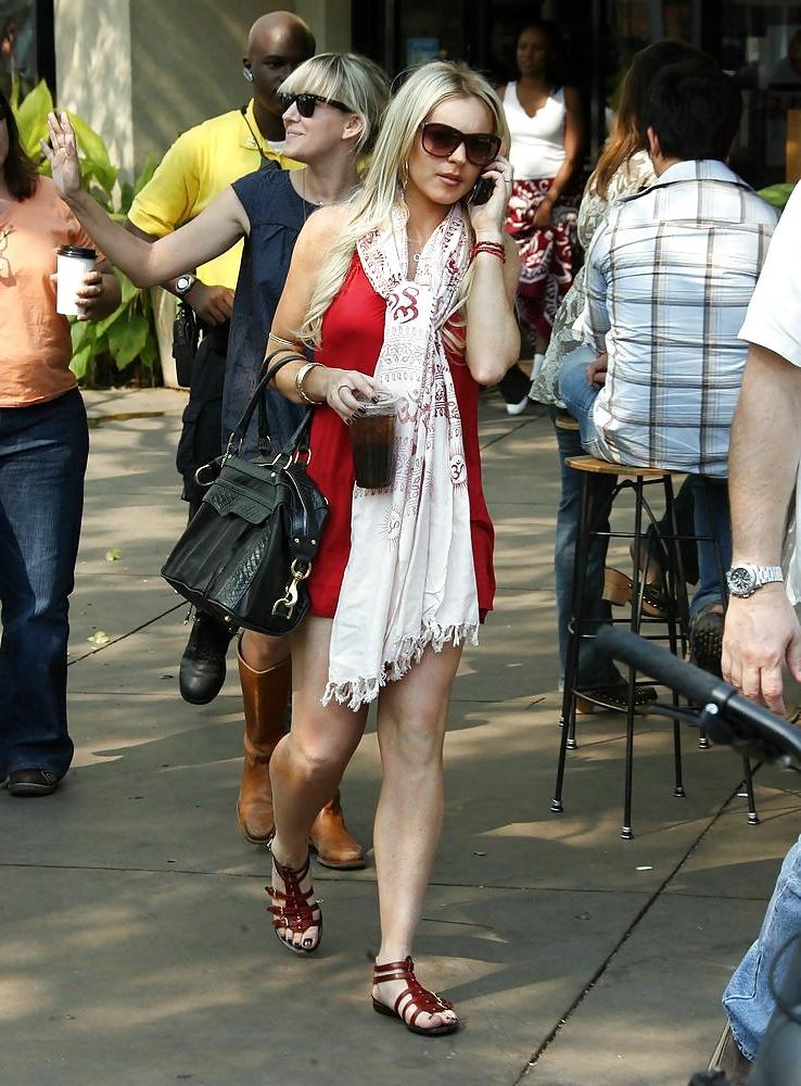 24P Lindsay Lohan exposing tit while caught in bikini!