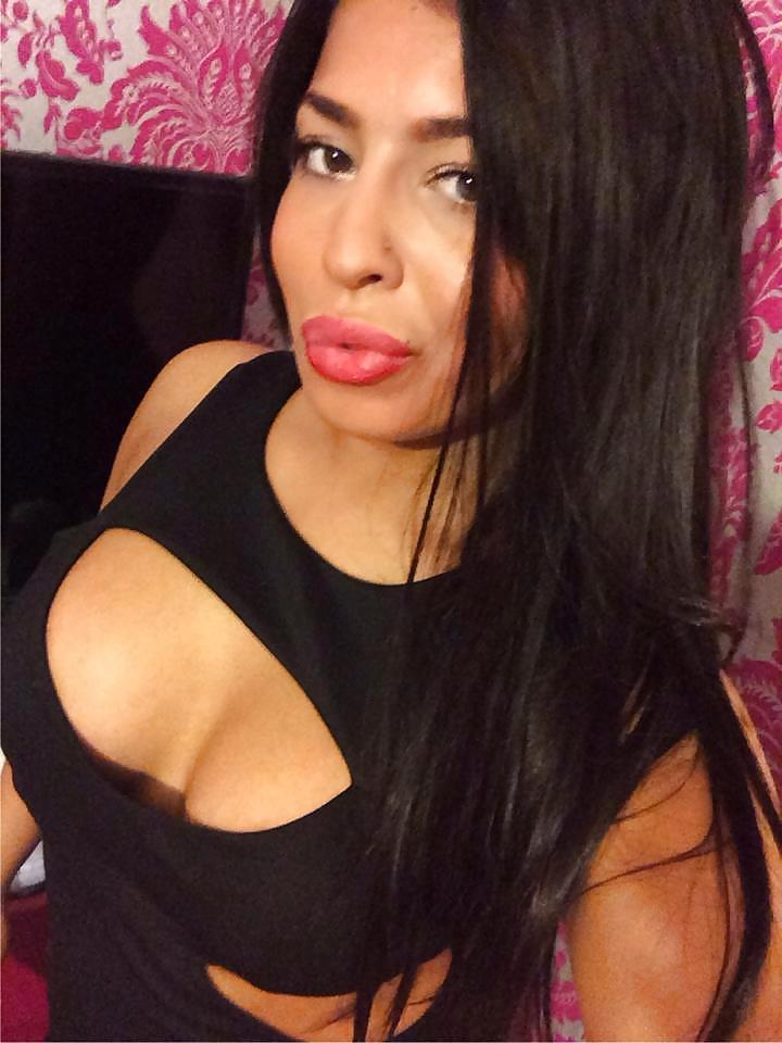 25P Ahlam bonne beurette arab part 3