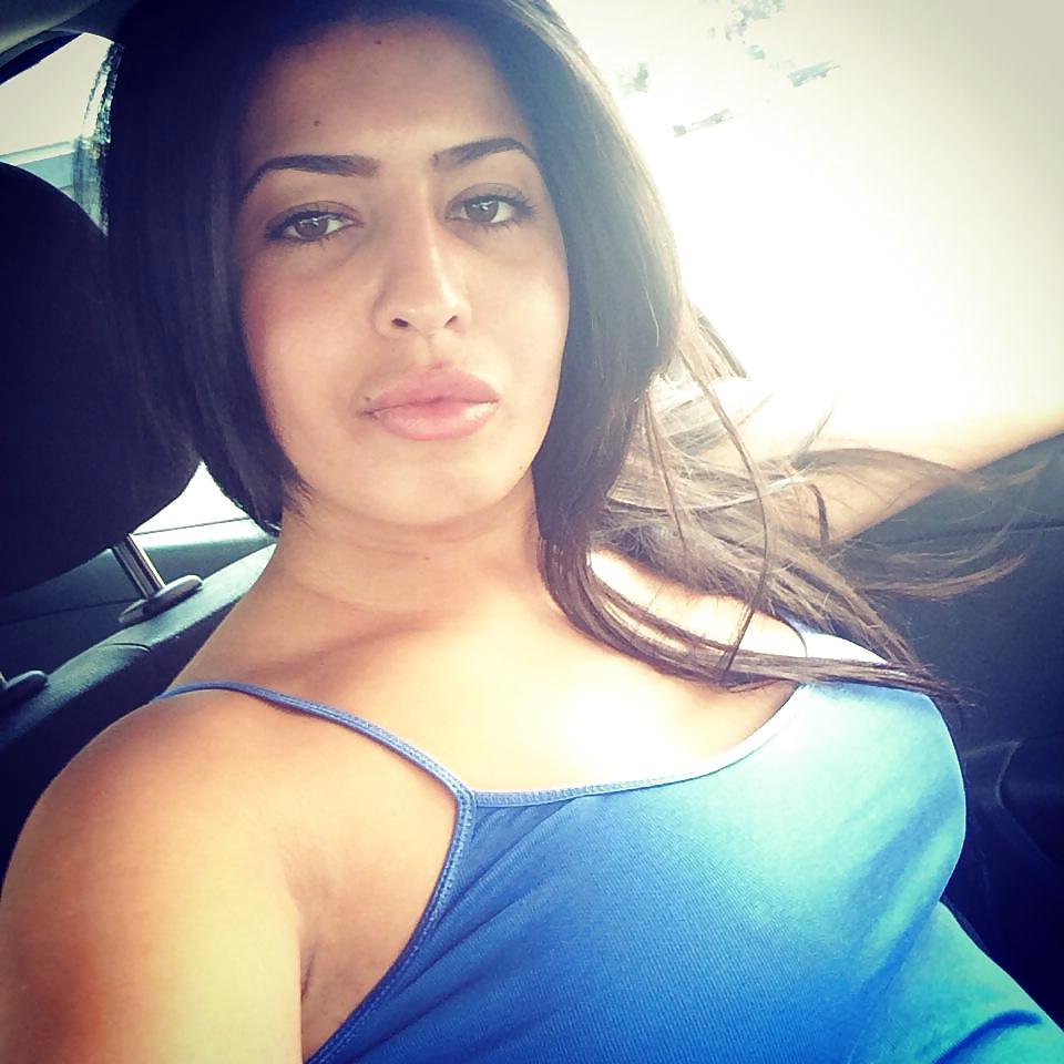25P Ahlam bonne beurette arab part 3