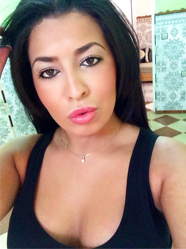 25P Ahlam bonne beurette arab part 3