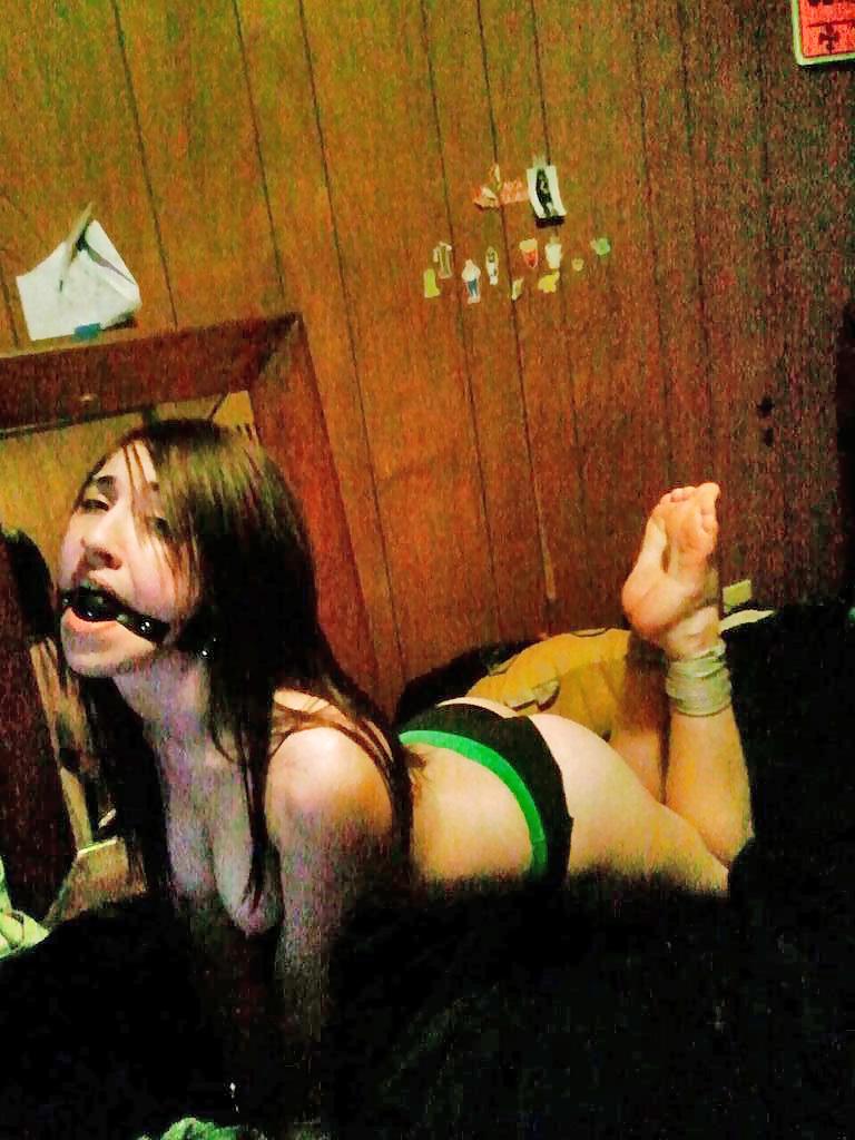 25P Amateur bondage slut