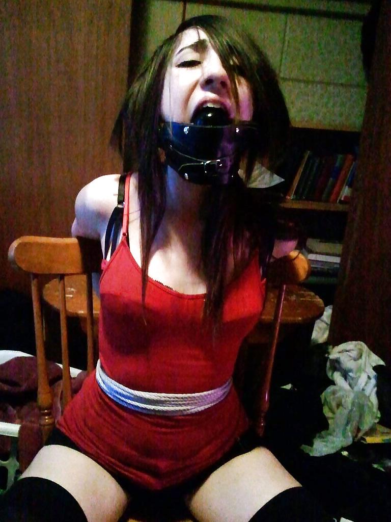 25P Amateur bondage slut