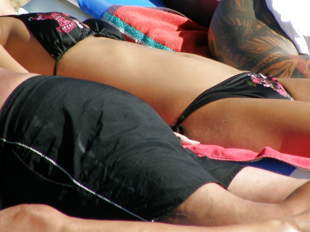 25P Spanish summer girls, showing their delightful bodies.