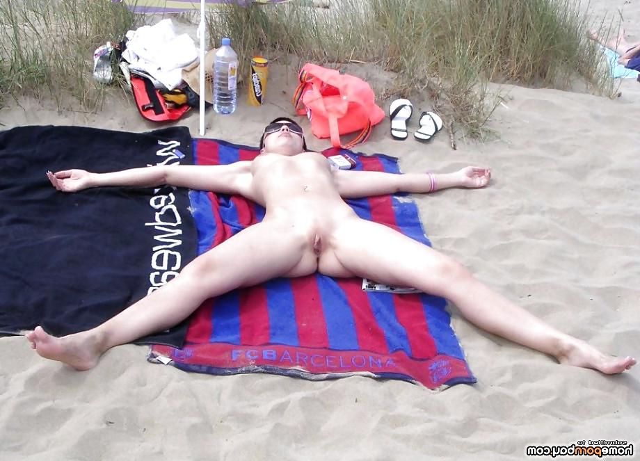 25P Collection of nude beach babes
