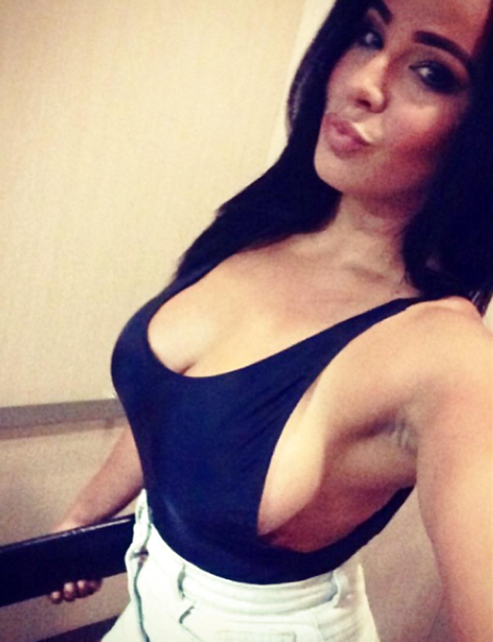 18P Big breasted american milf