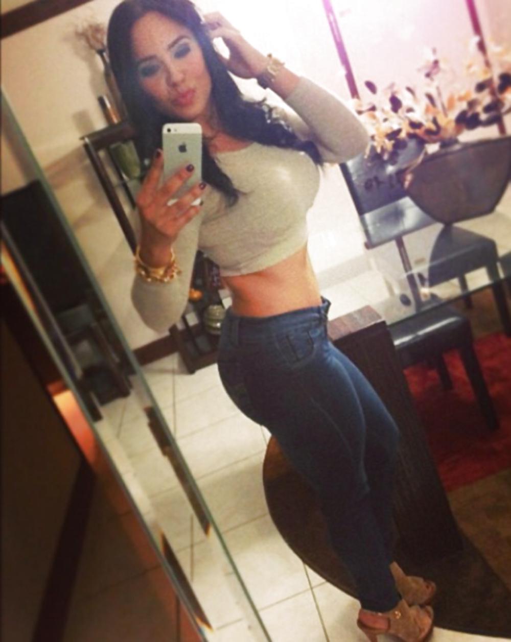 18P Big breasted american milf