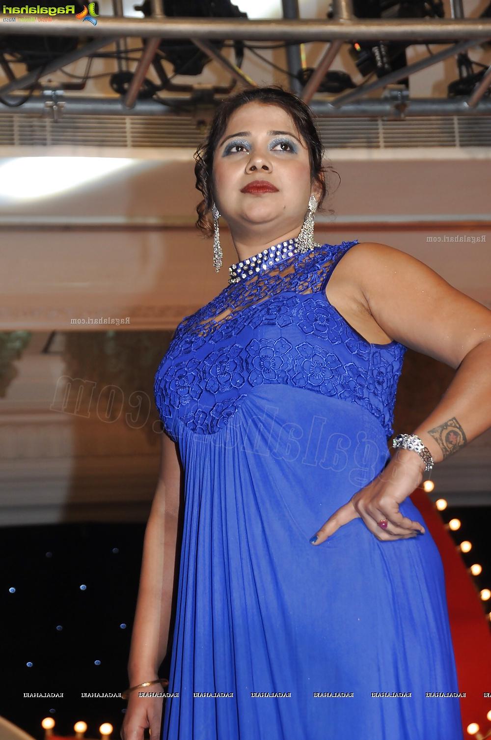 20P Lovely indian aunty