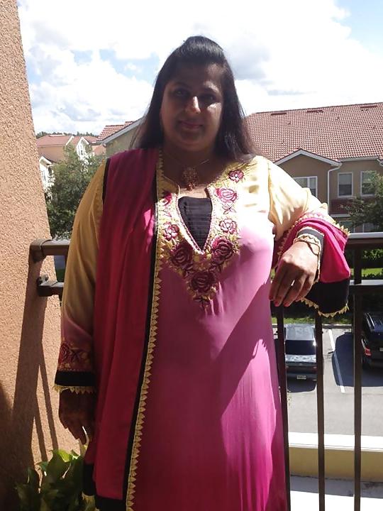 20P Lovely indian aunty