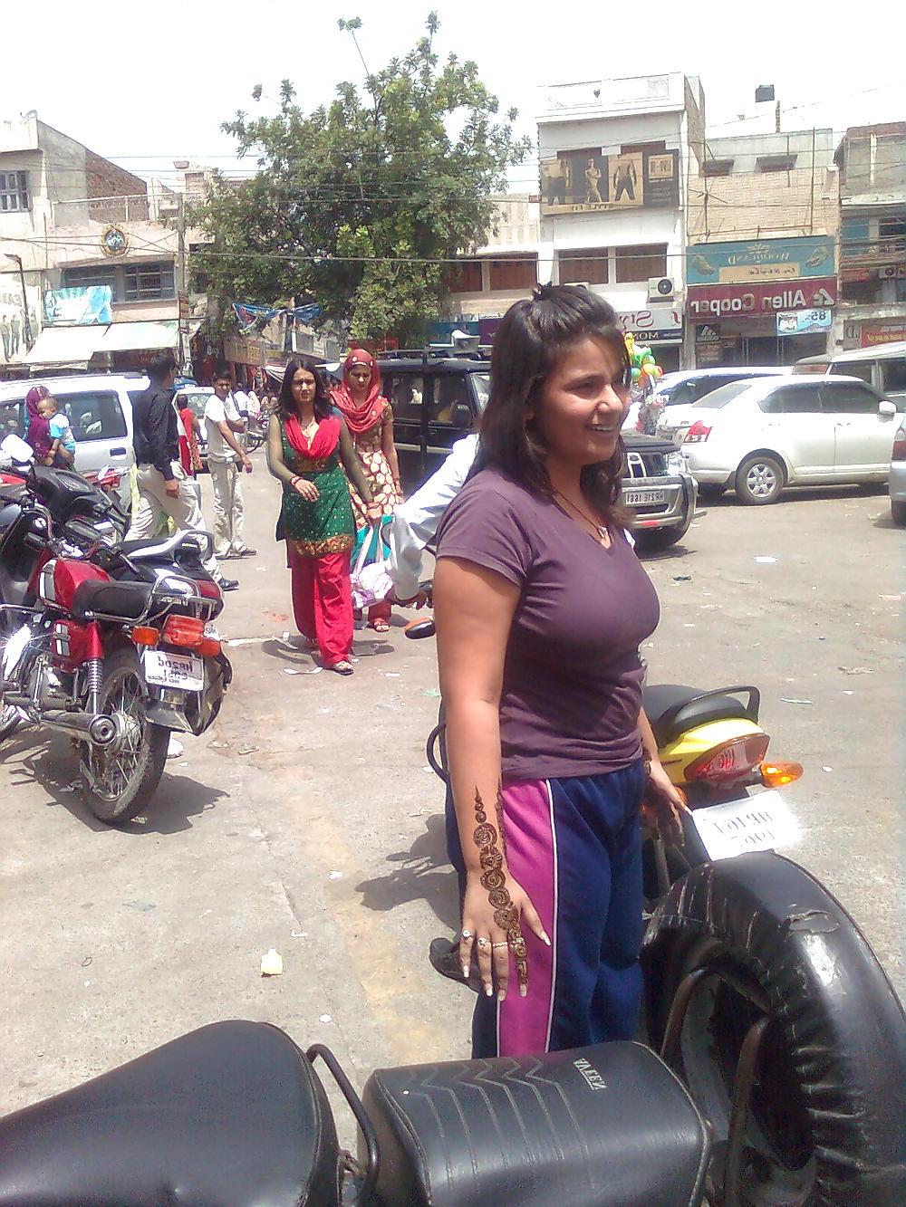 20P Lovely indian aunty