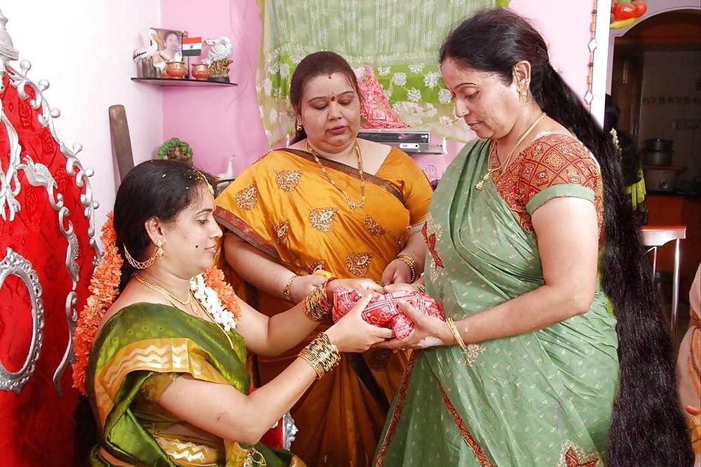 20P Lovely indian aunty