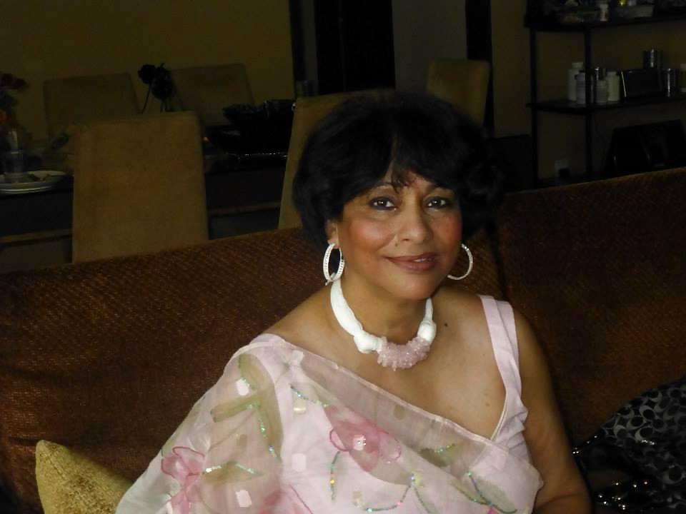 20P Lovely indian aunty