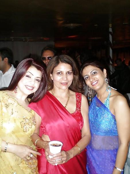 20P Lovely indian aunty