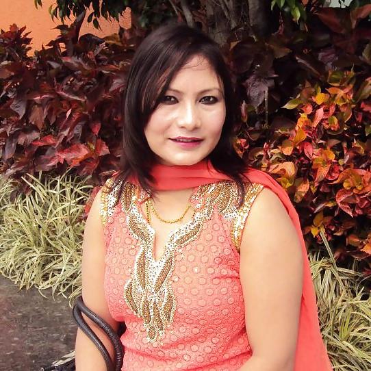 20P Lovely indian aunty