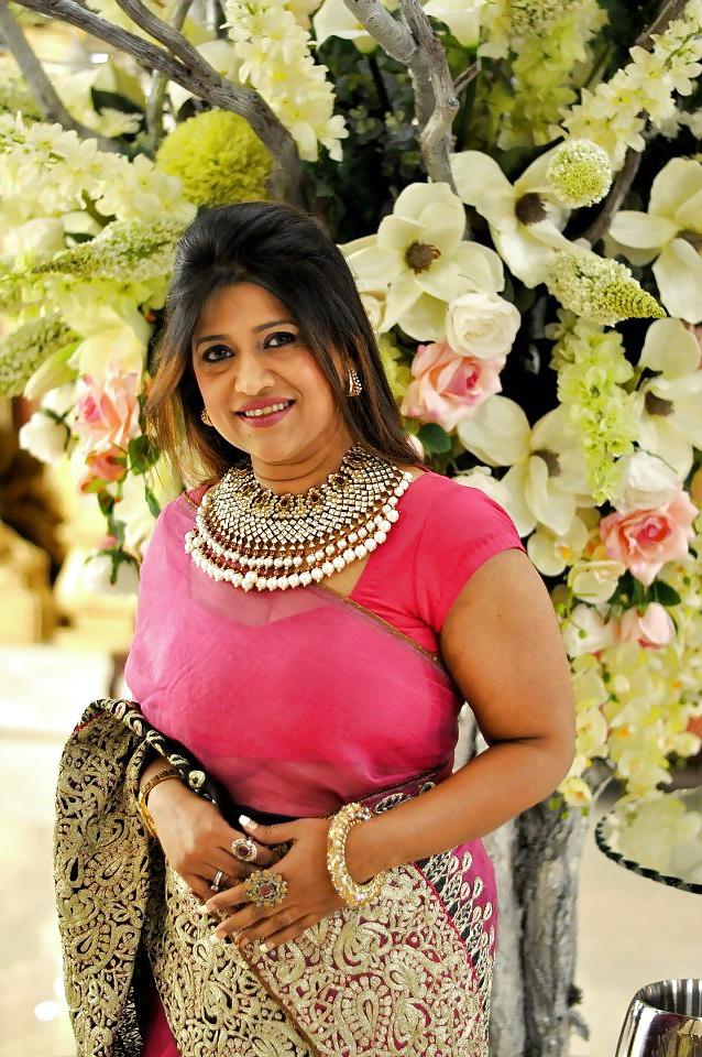20P Lovely indian aunty