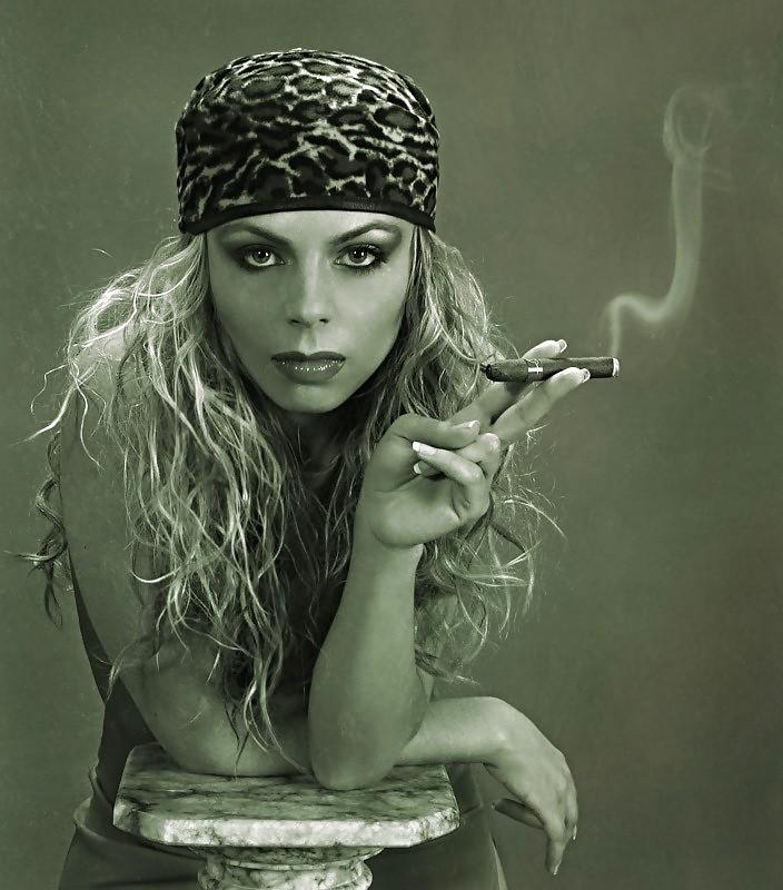 20P Smoking Girls By Blondelover