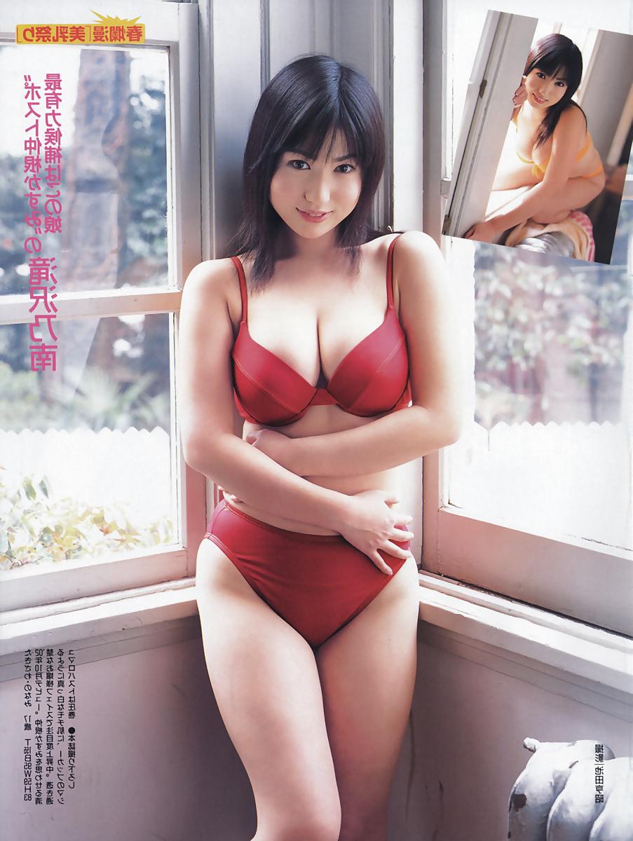 20P Japanese Girl Boobs 12