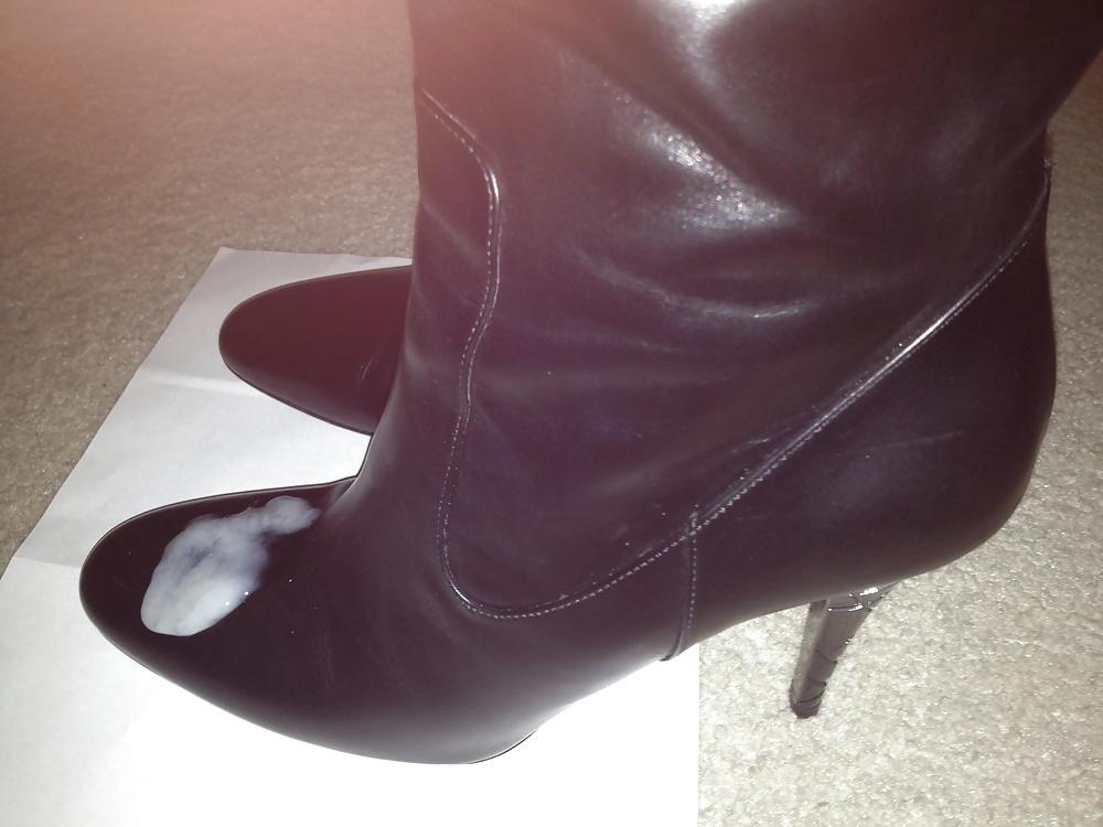25P Burberry Boots