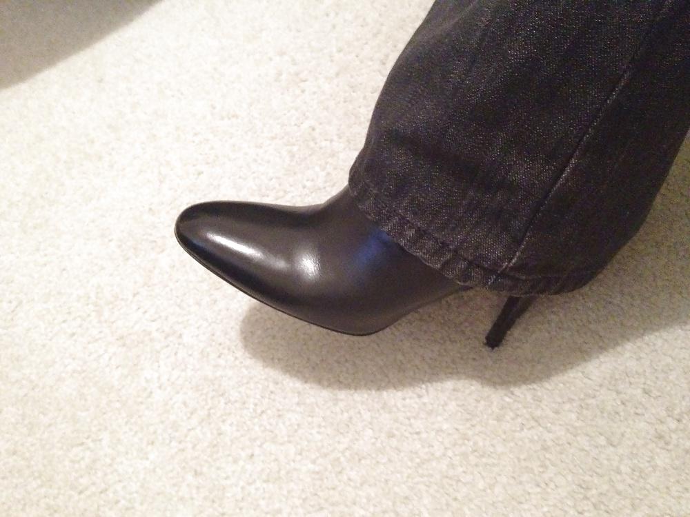 25P Burberry Boots