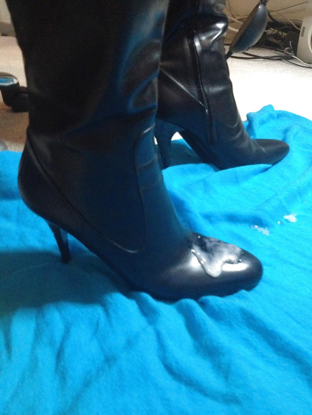25P Burberry Boots