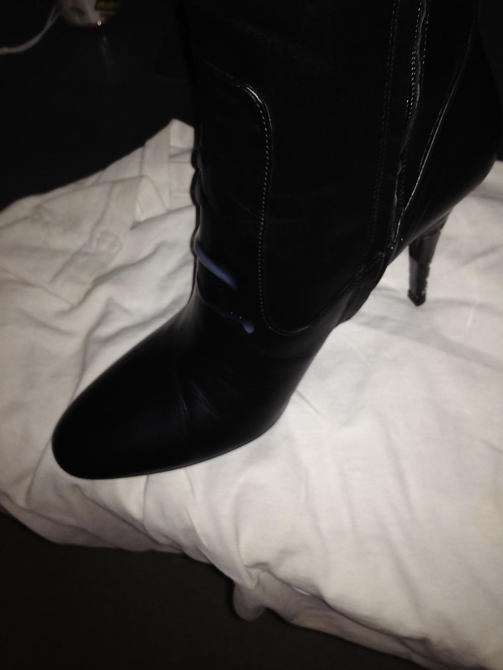 25P Burberry Boots