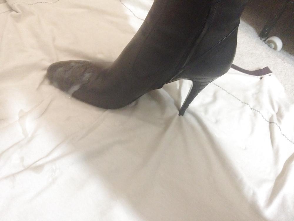 25P Burberry Boots