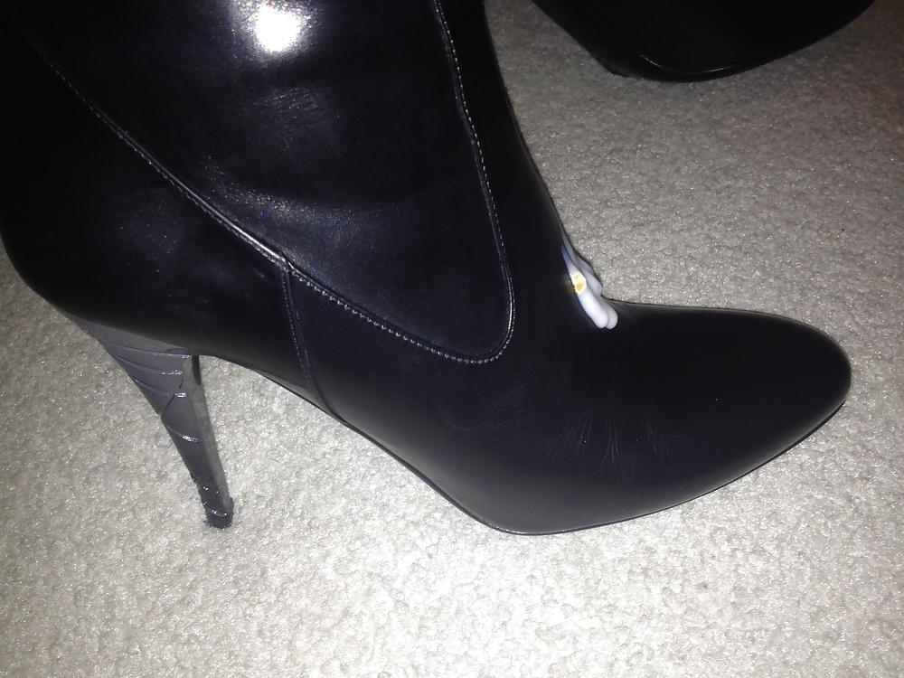 25P Burberry Boots