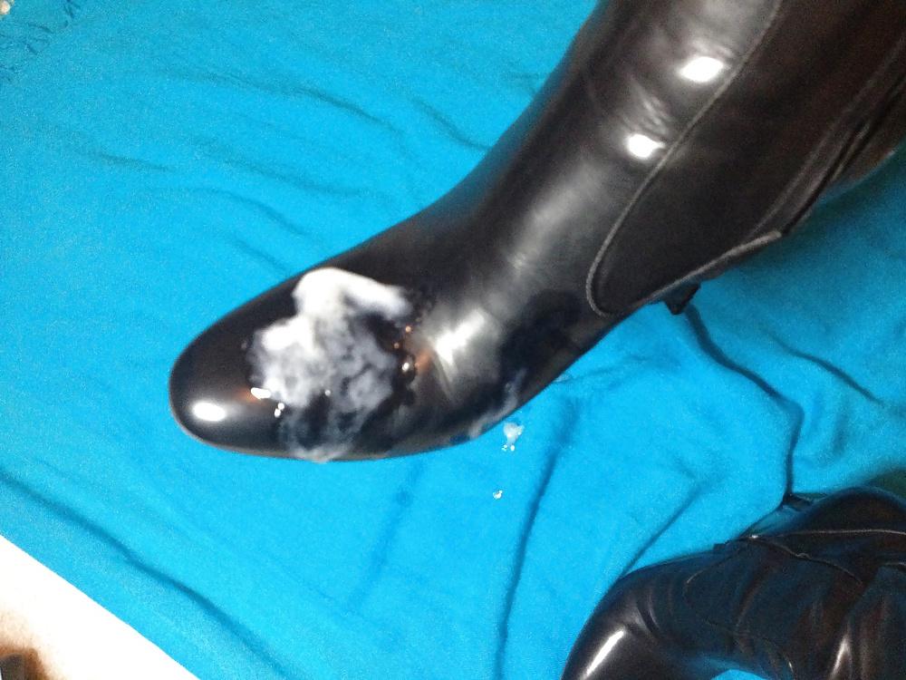 25P Burberry Boots