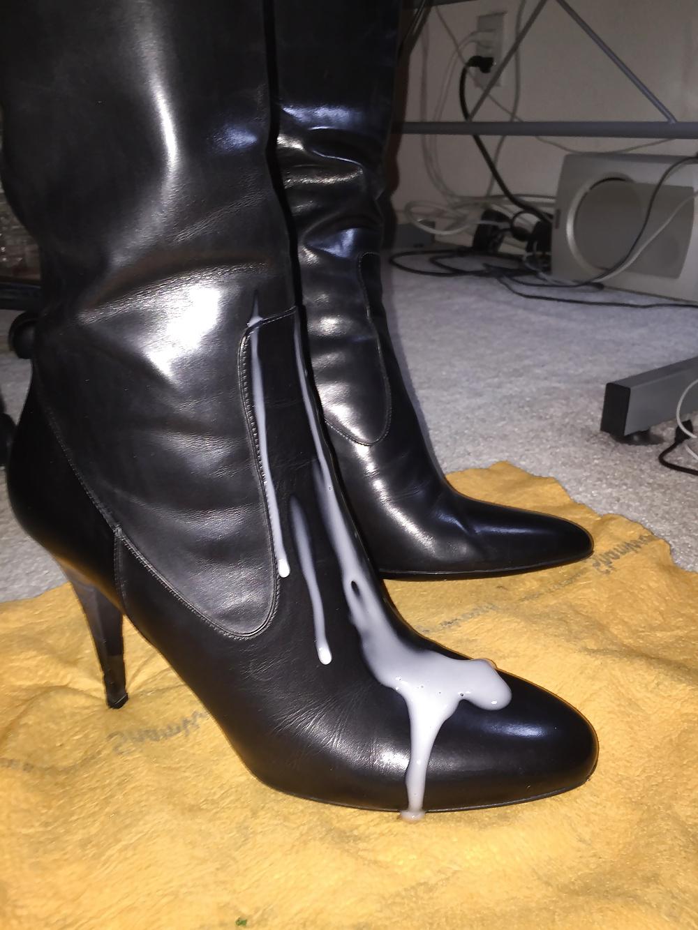 25P Burberry Boots