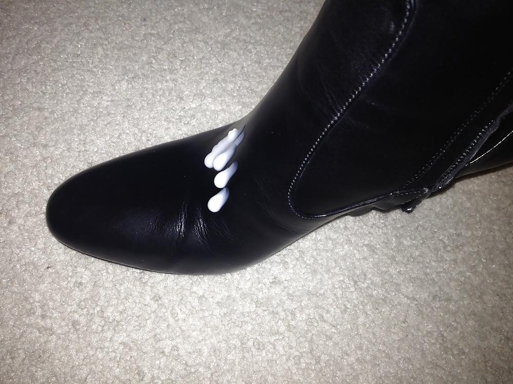 25P Burberry Boots