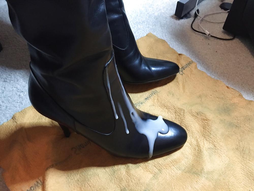 25P Burberry Boots