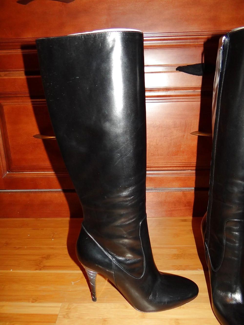 25P Burberry Boots