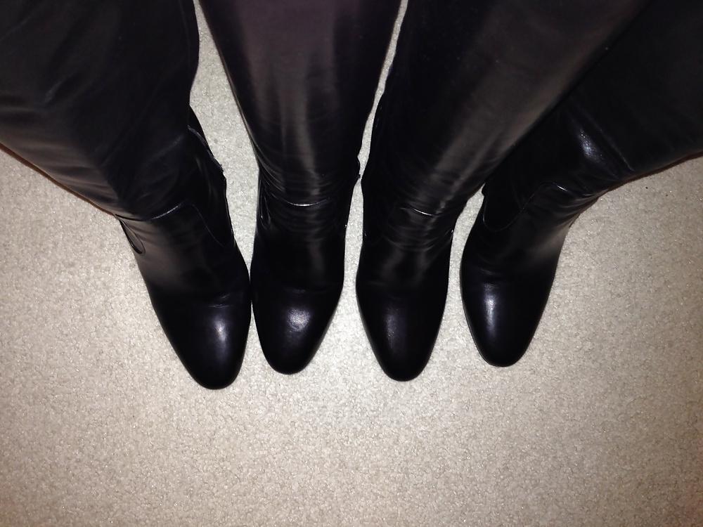 25P Burberry Boots